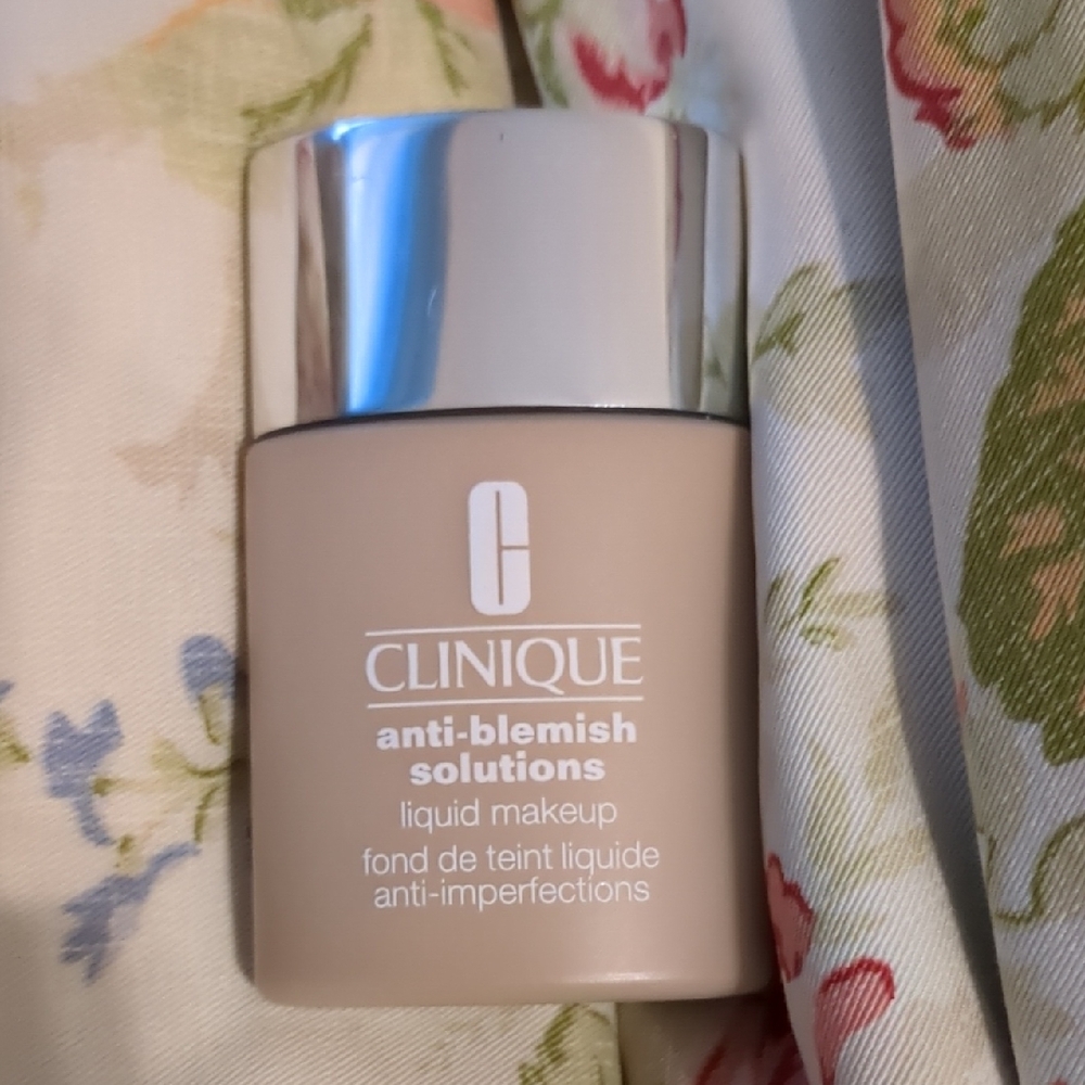 Clinique Anti-Blemish Solutions Liquid Makeup - CN 28 Ivory